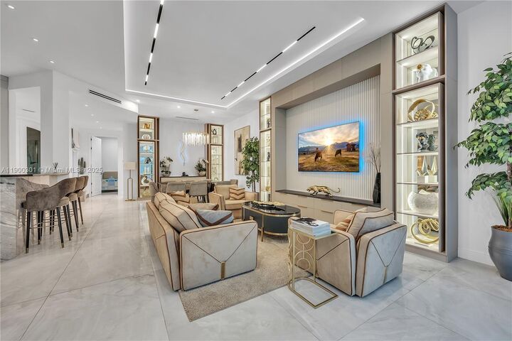 Property Photo:  1594 Shoreline Way  FL 33019