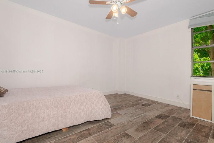 Property Photo: 3401 N Country Club Dr 117 FL 33180