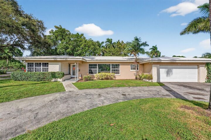 Property Photo: 801 Holly Ln FL 33317
