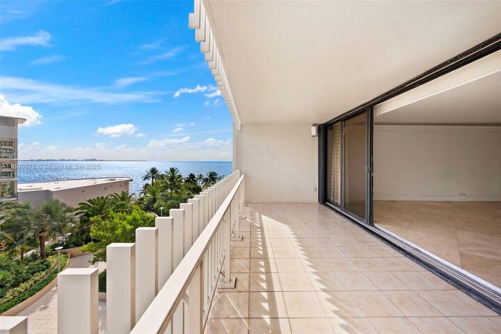 Property Photo:  3 Grove Isle Dr C605  FL 33133 