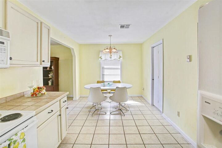 Property Photo:  131 Irvin Street  LA 70605
