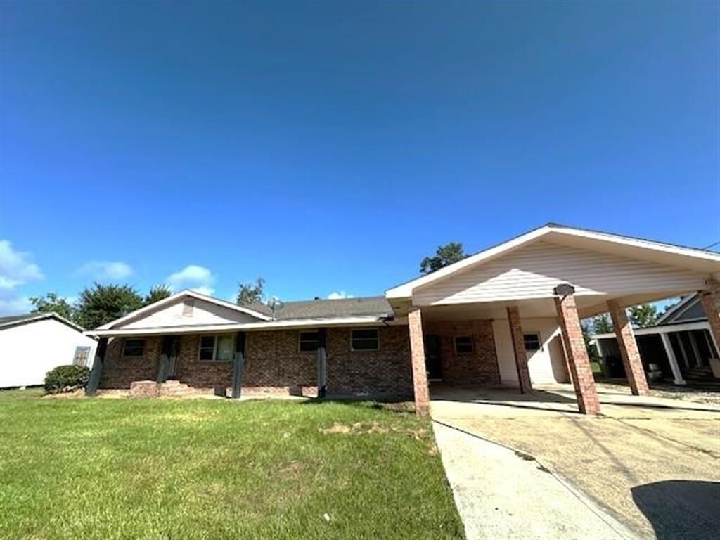 Property Photo: 2611 Pineview Street LA 70615