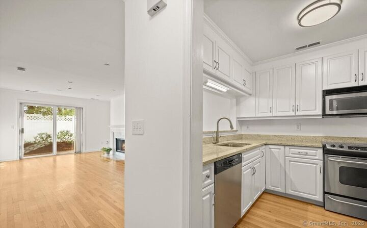 Property Photo: 51 Forest Avenue Apt 82 CT 06870