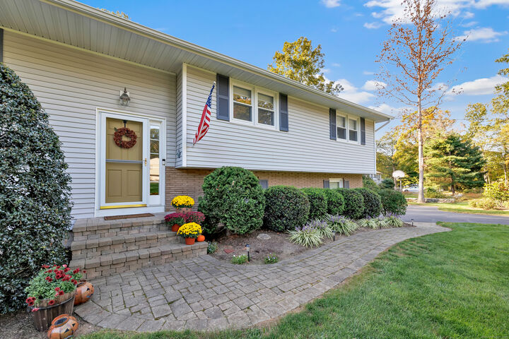 Property Photo: 52 Autumn Drive CT 06468