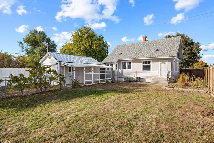 Property Photo: 1602 W York Ave WA 99205
