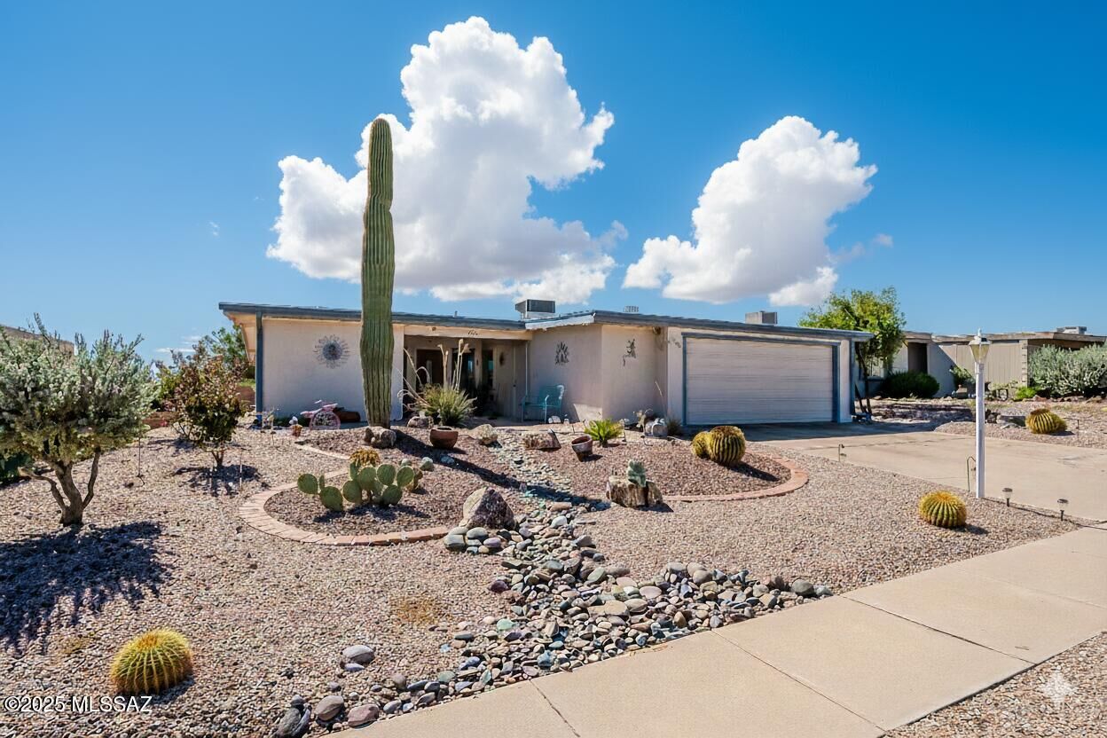 Property Photo: 385 W Rio Santa Cruz AZ 85614