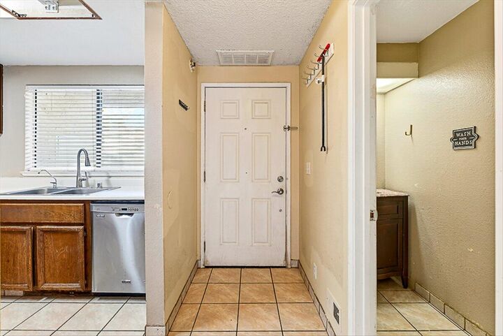 Property Photo: 260 W Dunne Avenue 20 CA 95037