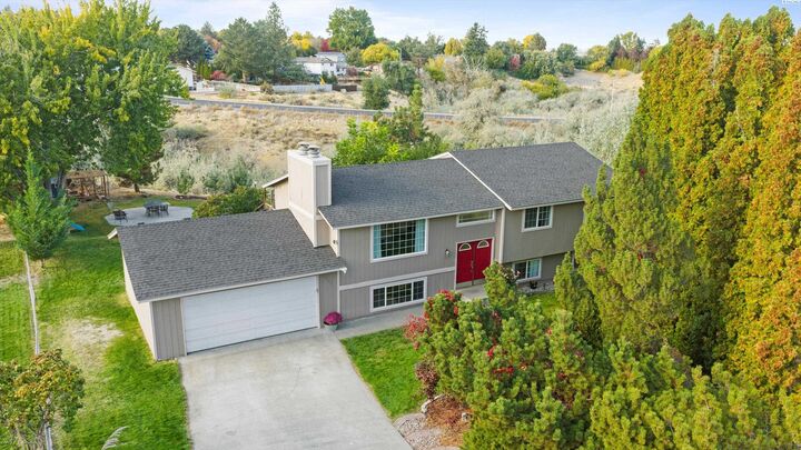 Property Photo: 1547 Tieton Ct WA 99352