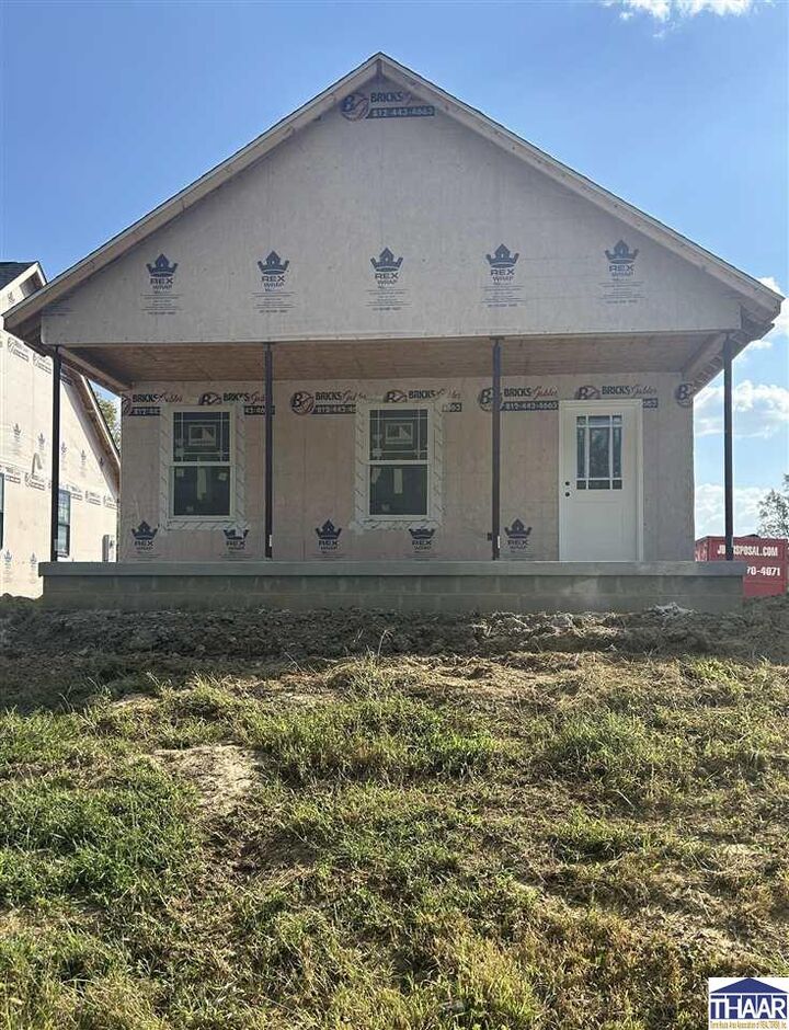 Property Photo:  321 E Wall Street  IN 47882 