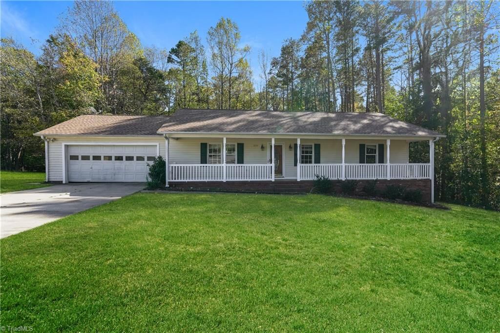 Property Photo: 4044 Sundance Drive NC 27052