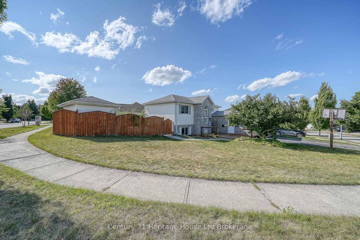 Property Photo:  50 Pebble Beach Court  ON N4S 8X2 