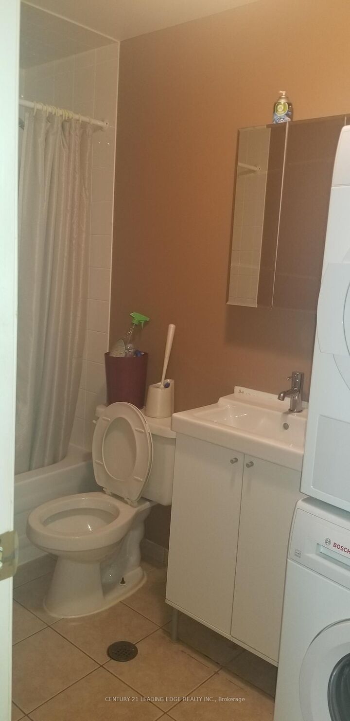 Photo de la propriété:  959 Bloor Street W 02  ON M6H 1L7