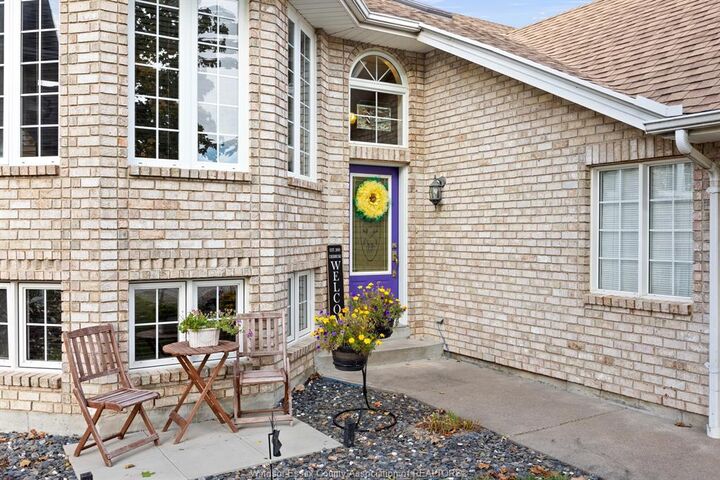 Photo de la propriété: 378 St. Simon Street ON N8L 0K8