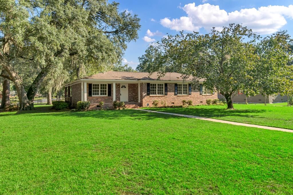 Property Photo:  1511 Eleventh Ave  GA 31701 