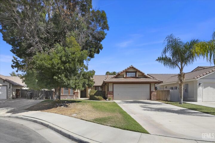 Property Photo:  6910 Safflower Court  CA 93313 