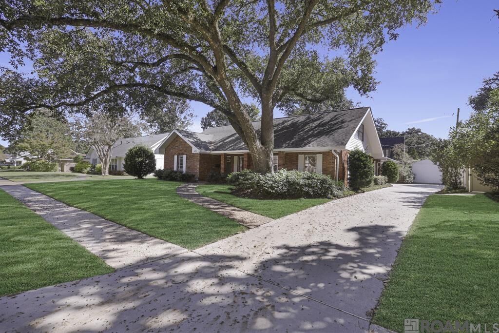 Property Photo:  628 College Hill Dr  LA 70808 