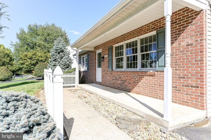 Property Photo: 208 E 6th Street PA 17543