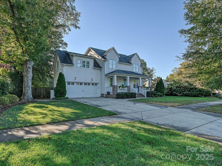 Property Photo: 2843 Dorchester Place NC 28209