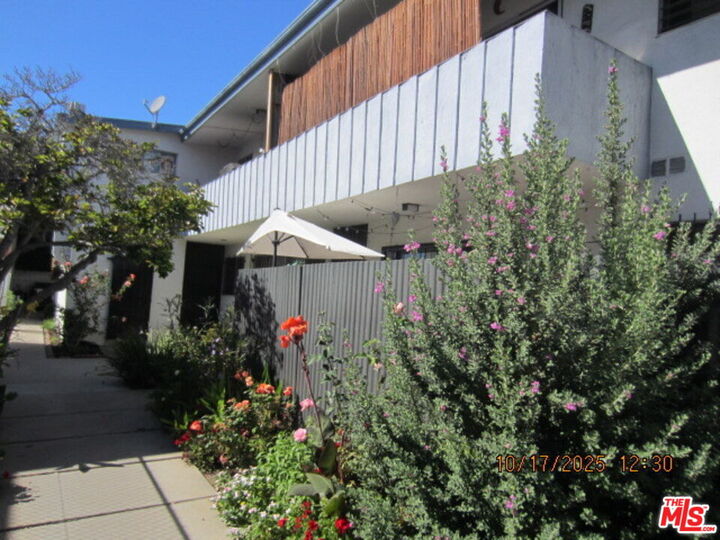 Property Photo:  811 S Wilton Pl  CA 90005 
