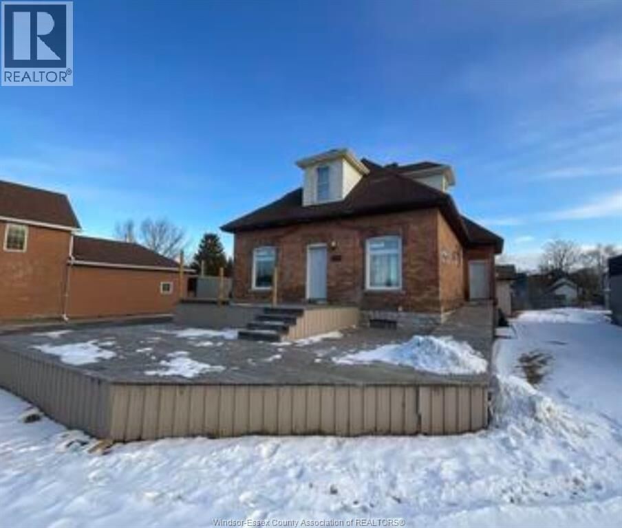 Property Photo:  165 St. Clair Street  ON N7L 3K1 