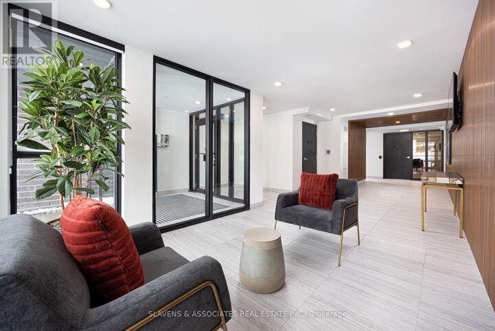 Property Photo:  41 Johnson Street 422  ON L4M 0L6