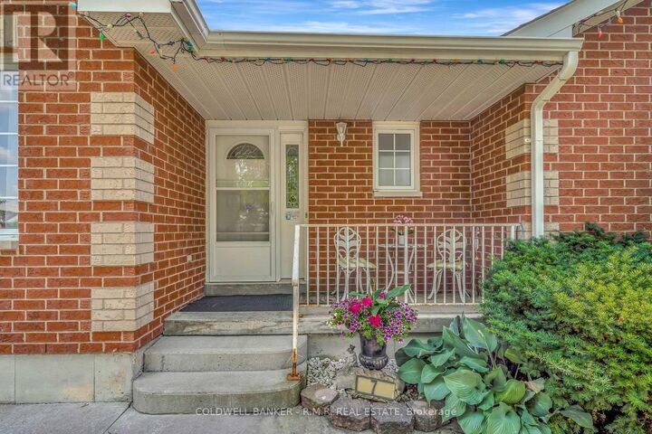 Property Photo:  7 Eakins Crescent  ON K9V 6H8