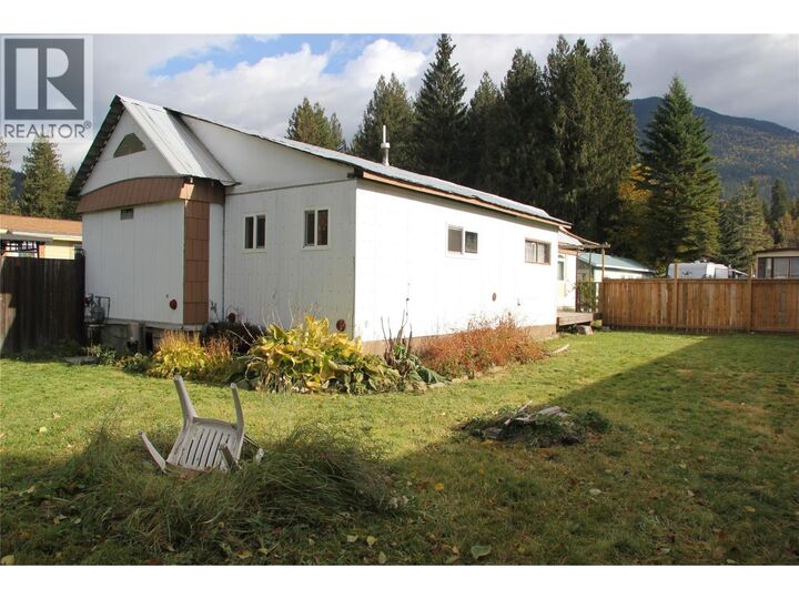 Property Photo:  1204 Maplewood Street 6  BC V0E 2S2 