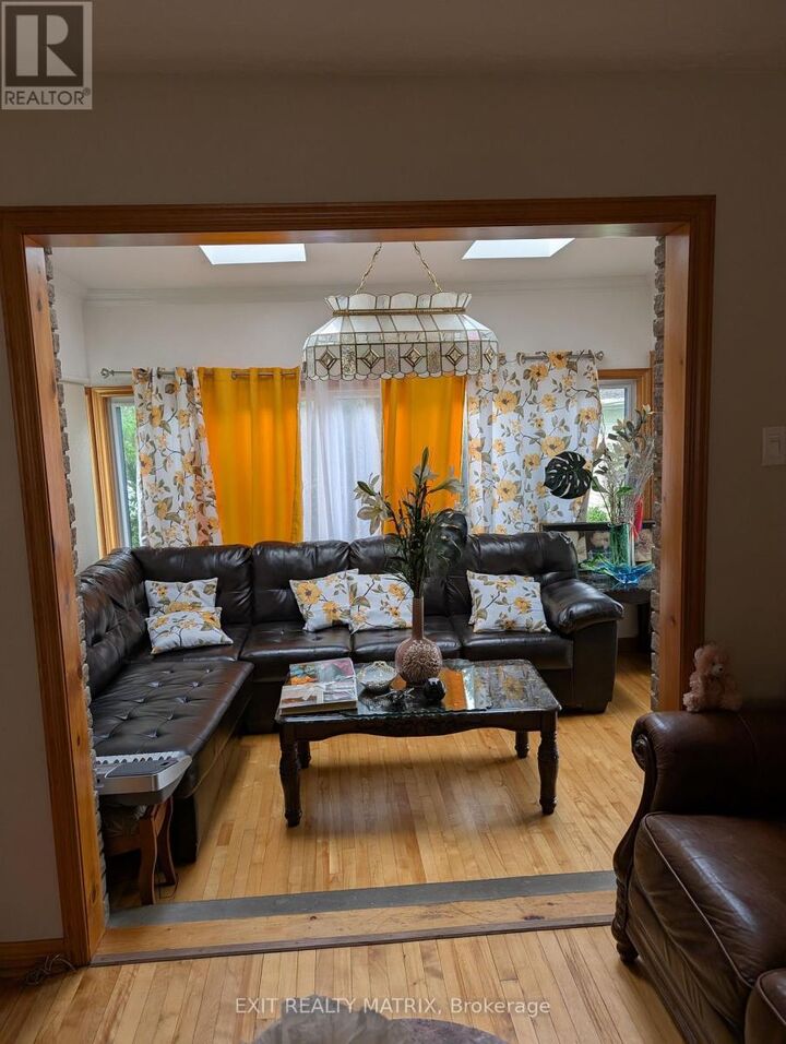 Property Photo:  393 Donald Street  ON K1K 1M2 