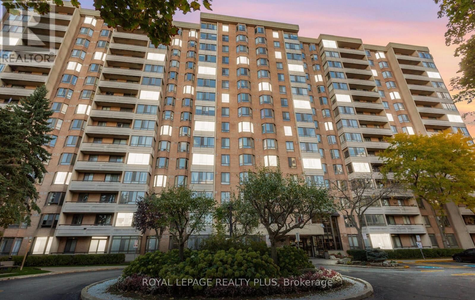 Property Photo: 5 Lisa Street Ph8 ON L6T 4T4