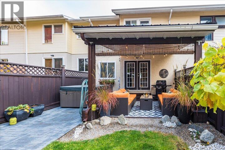 3395 Laurel Crescent  Trail BC V1R 4M9 photo