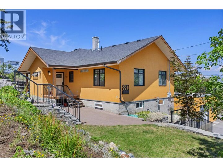 Property Photo: 880 6th Avenue BC V2C 3S1