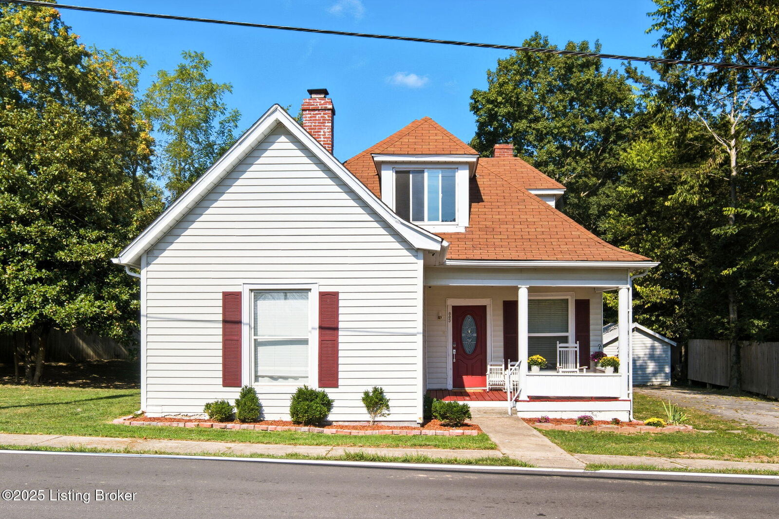 Property Photo:  883 Main St  KY 40057