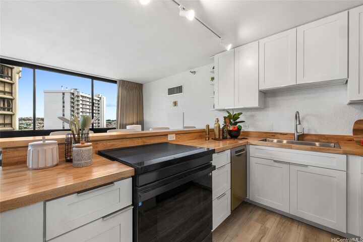 Property Photo: 300 Wai Nani Way I-1801 HI 96815