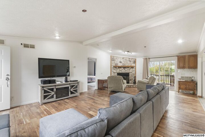 Property Photo:  815 N 40th St  IA 50428