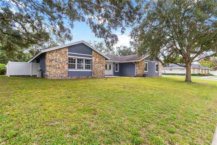 Property Photo:  805 Leopard Trail  FL 32708 