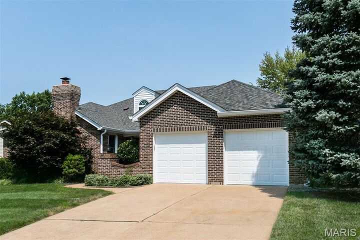 Property Photo: 1923 York Ridge Court MO 63017