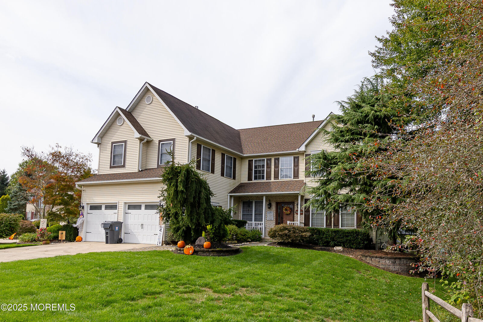Property Photo:  8 Clearbrook Court  NJ 07731