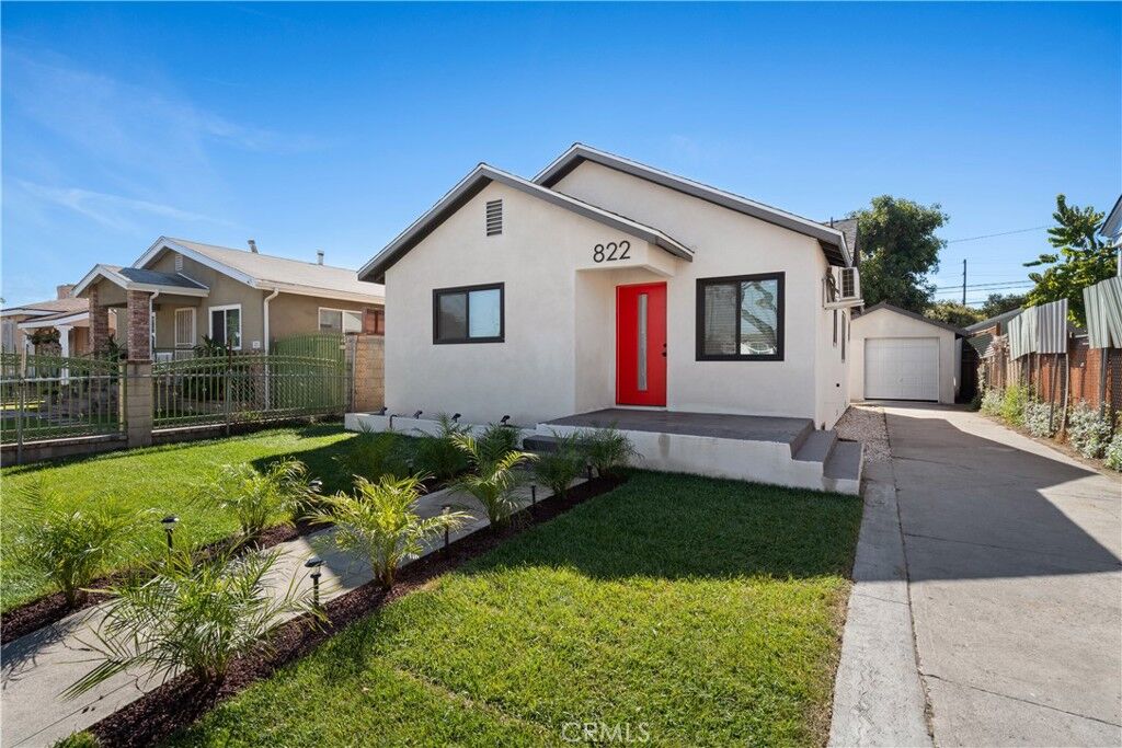Property Photo: 822 E 95th CA 90002