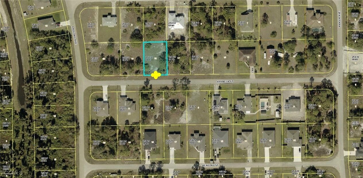 Property Photo: 437 Rayneta Street FL 33974