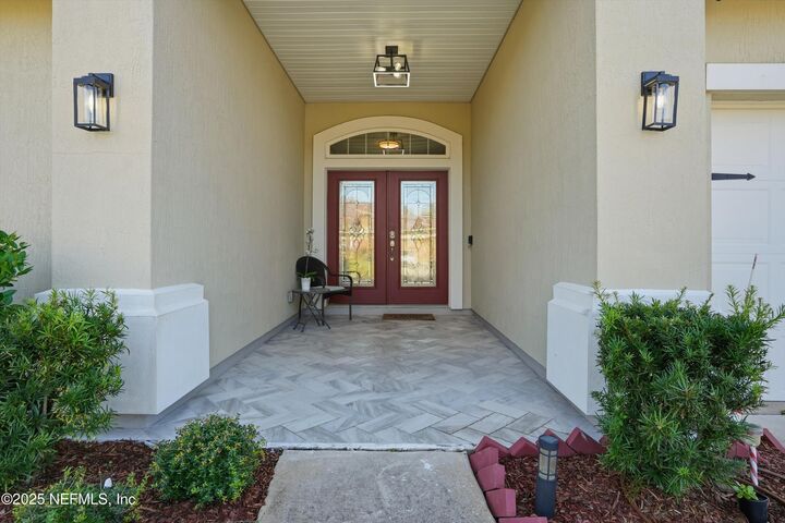 Property Photo: 3884 Hammock Bluff Drive FL 32226