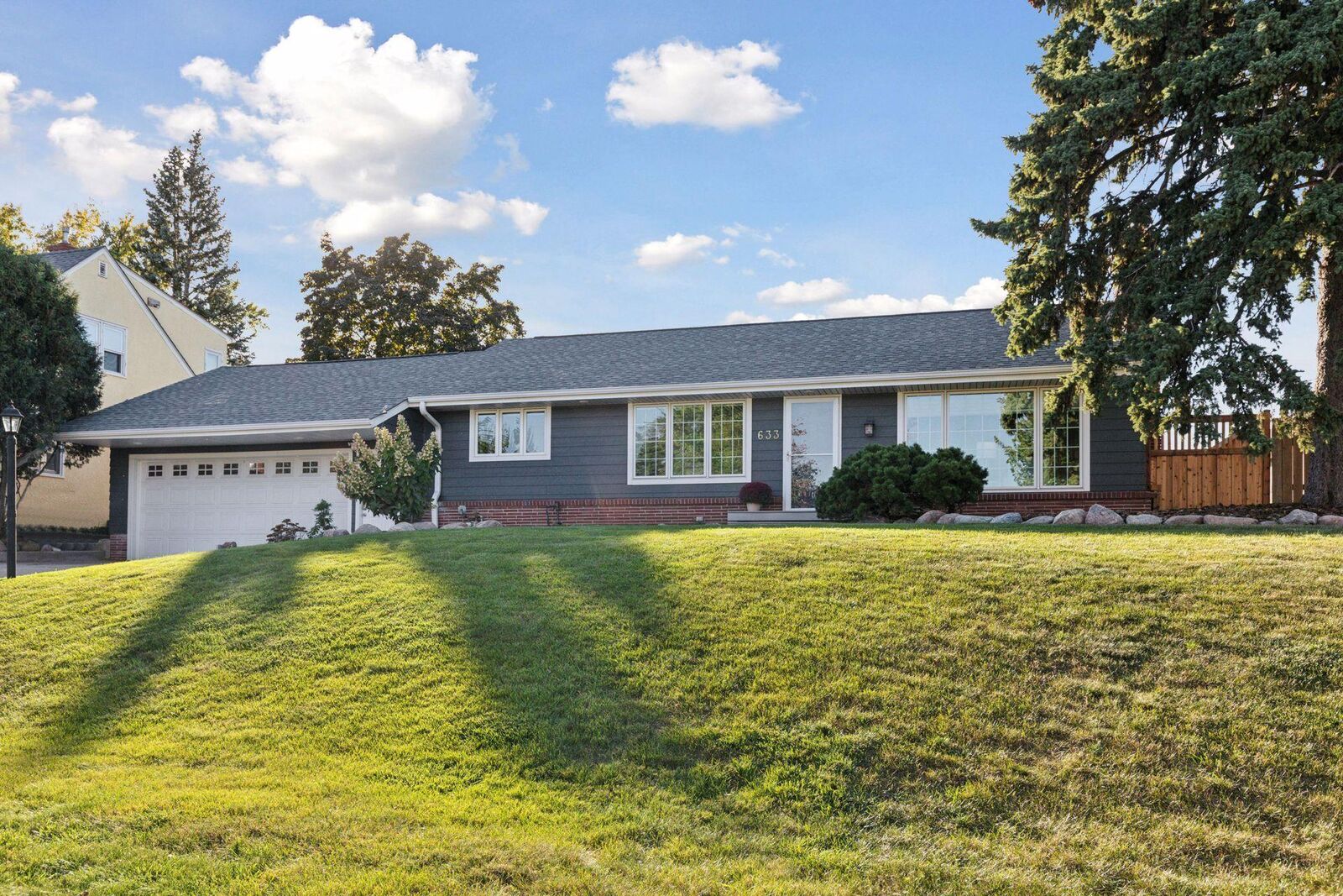 Property Photo:  633 Saratoga Street S  MN 55116 