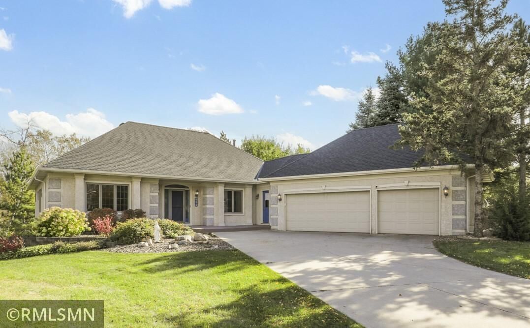 Property Photo: 682 Huntington Court S MN 55119
