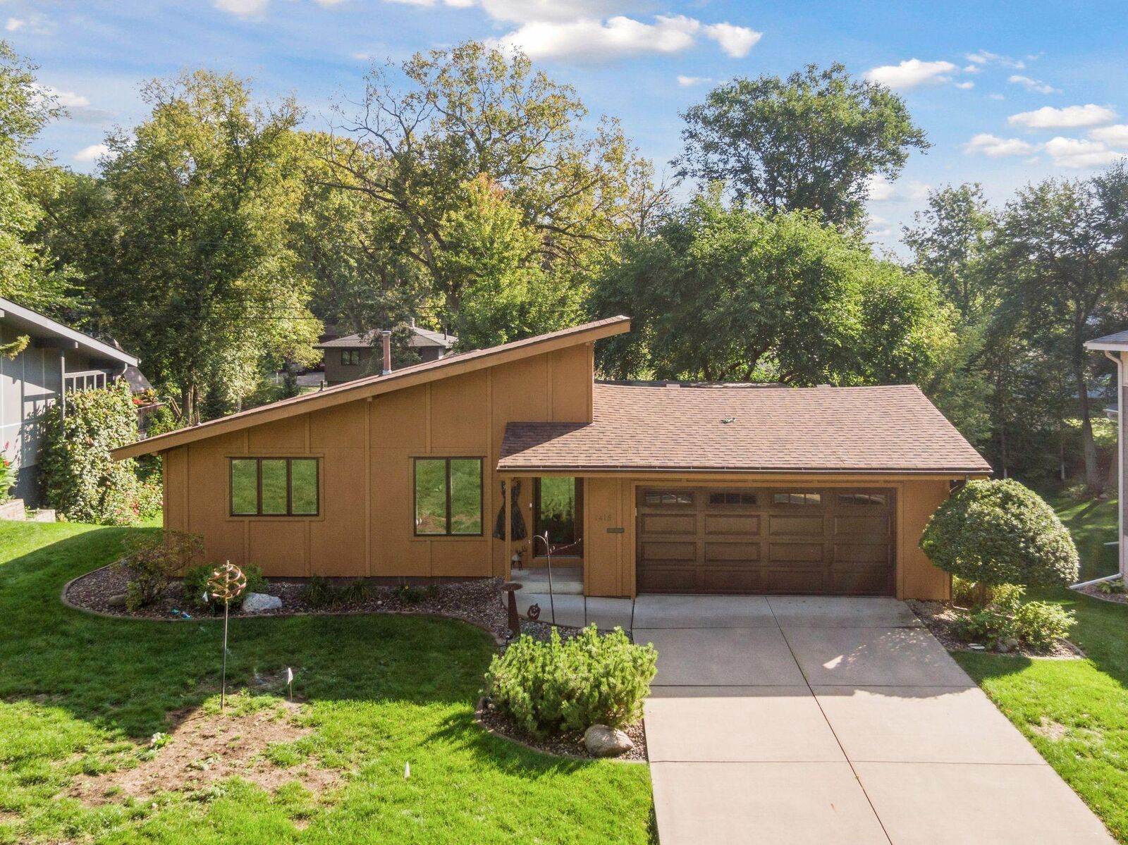 Property Photo: 1415 Natchez Avenue S MN 55416