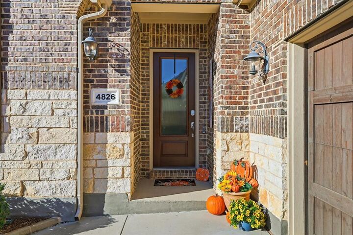Property Photo:  4826 Forest Crest Parkway  TX 76005