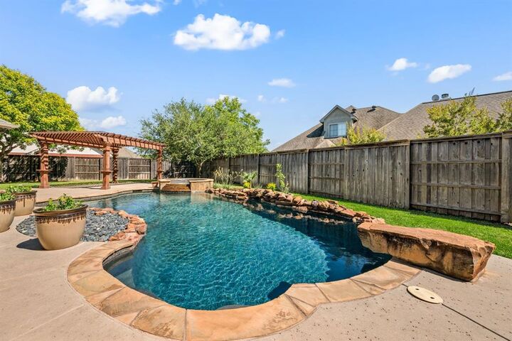 Property Photo:  7804 Baywood Court  TX 76182 