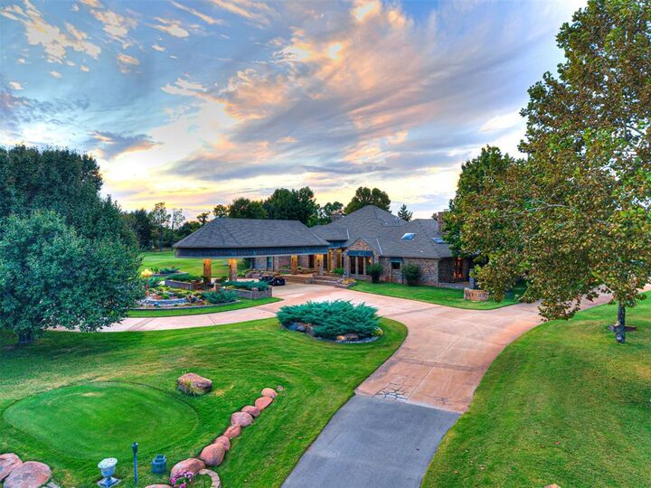 Property Photo:  2605 Oakcrest Drive  OK 73012 