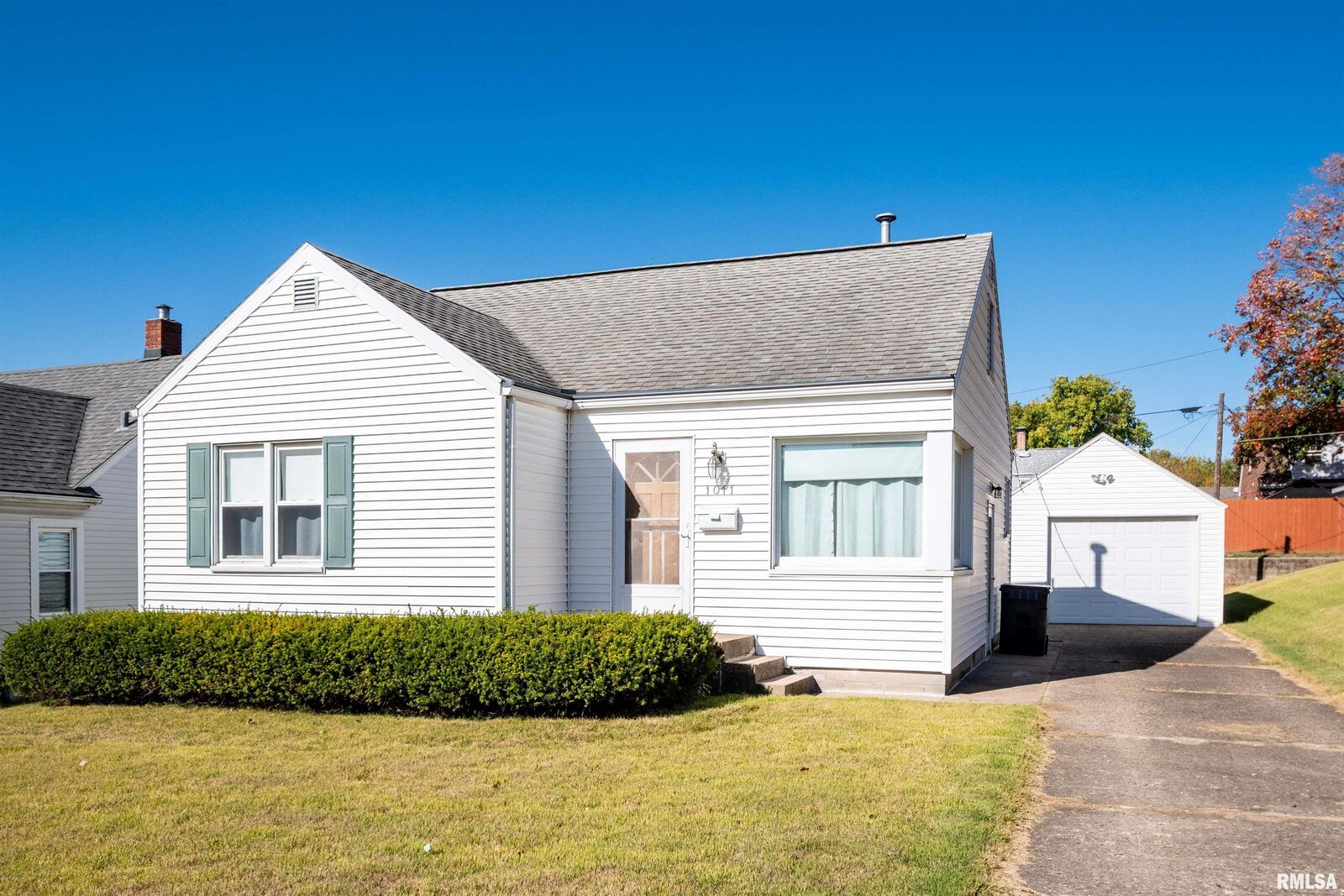 Property Photo: 1011 Mary Street IL 61554