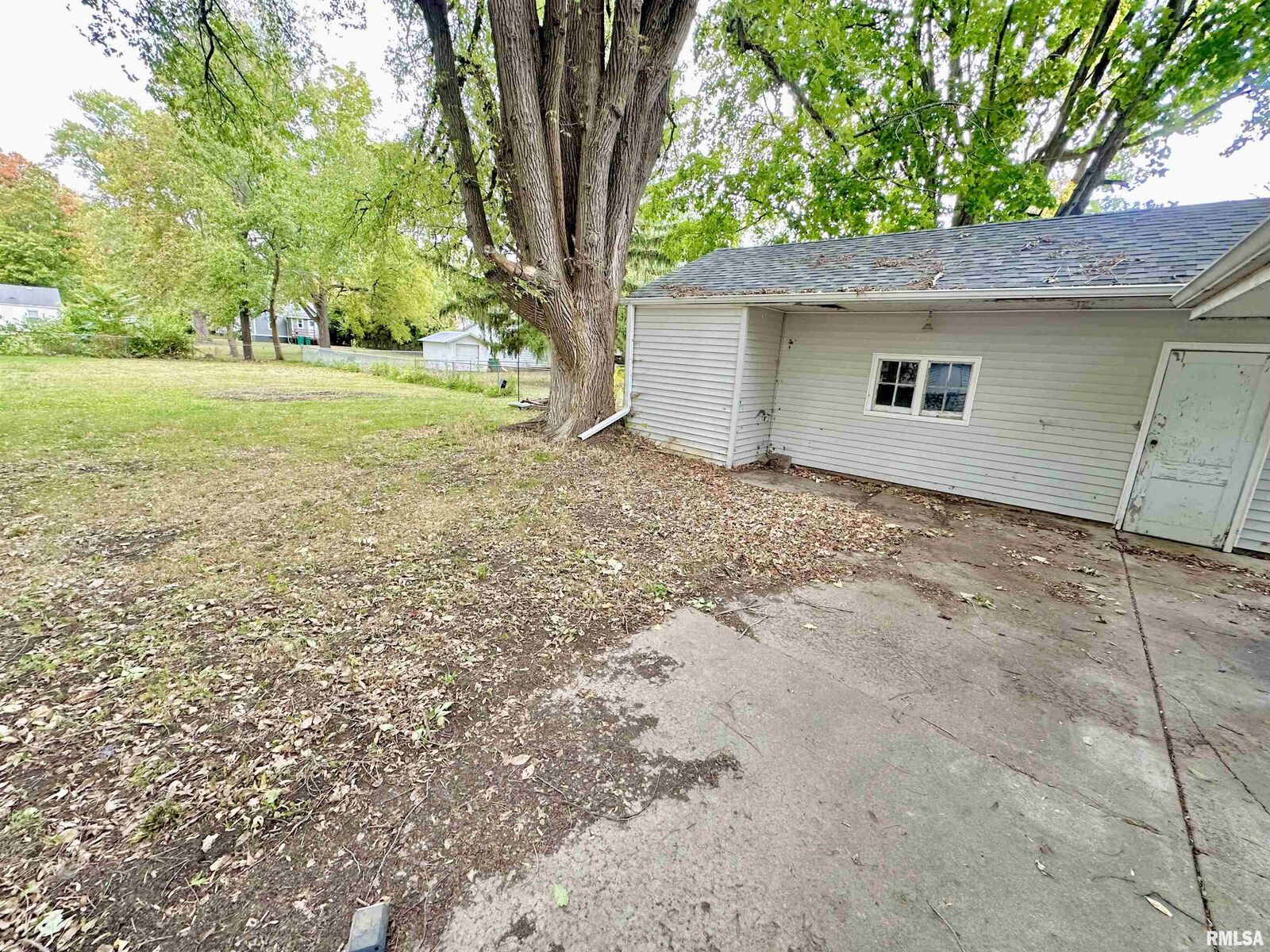Property Photo:  1460 Beecher Street  IL 61401 