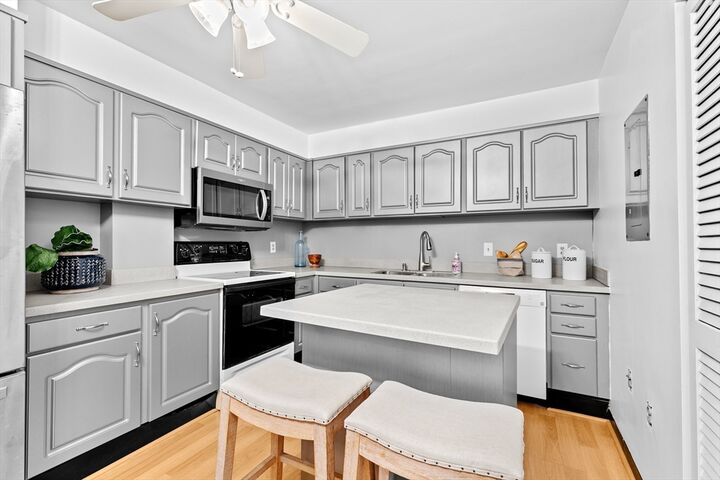 Property Photo:  1265 Beacon St 501  MA 02446 
