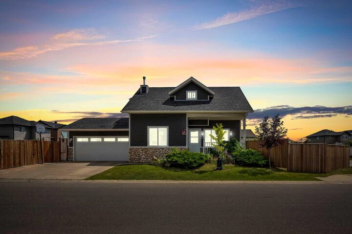 Property Photo: 4 Saddlecreek Terrace NE AB T3J 4A5